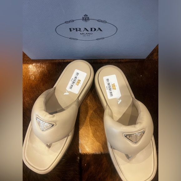NWT Prada Beige Soft Padded Nappa Thong Wedge Sandals - Picture 4 of 8